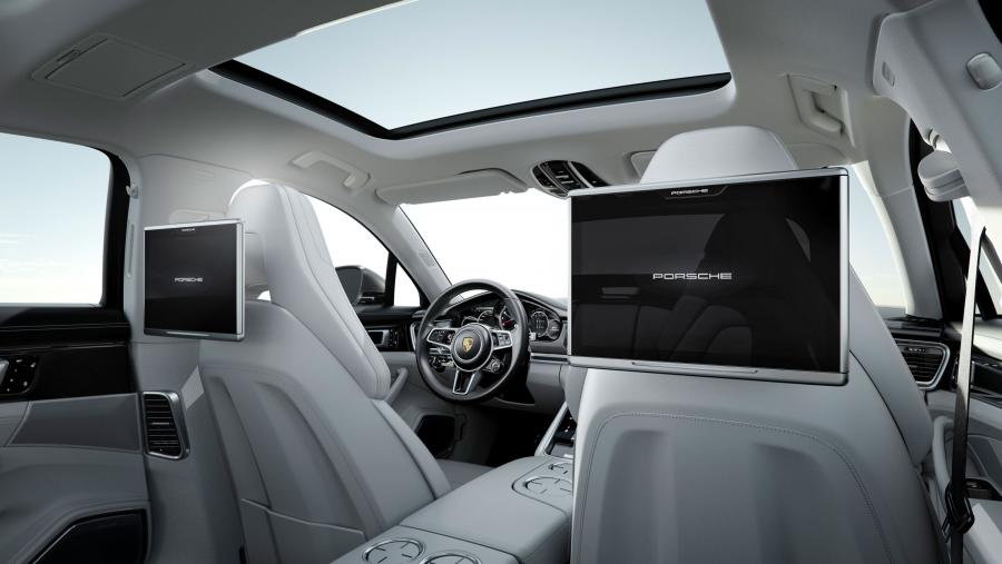 Интерьер Porsche Panamera Turbo Executive 2016 года  (фото 2 из 13)